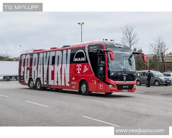 拜仁大巴遇交通堵塞对阵门兴比赛或将延迟十五分钟开球