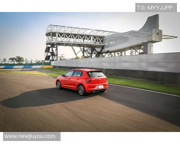 东契奇训练后带队友团建体验保时捷专业赛道试驾乐趣 东契奇训练后带队友团建体验保时捷专业赛道试驾乐趣