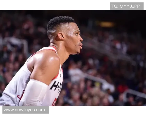 波蒂斯半场表现抢眼三分球命中率高达100贡献11分与3个篮板