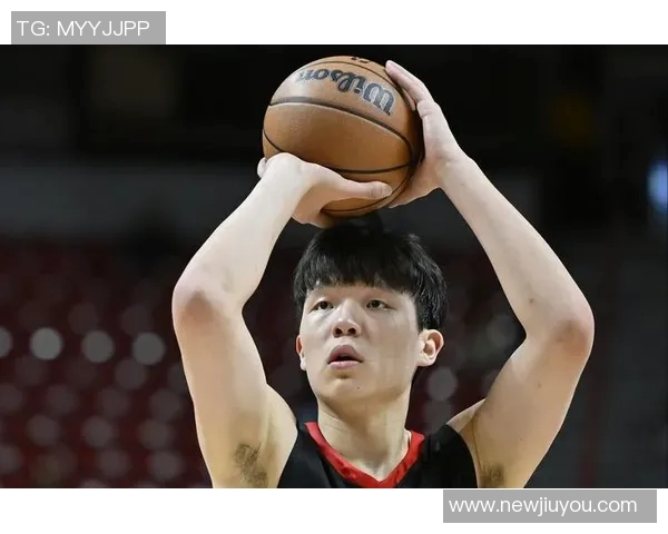 杨瀚森低位背打轻松突破对手单脚上篮展现绝佳技术 杨瀚森低位背打轻松突破对手单脚上篮展现绝佳技术