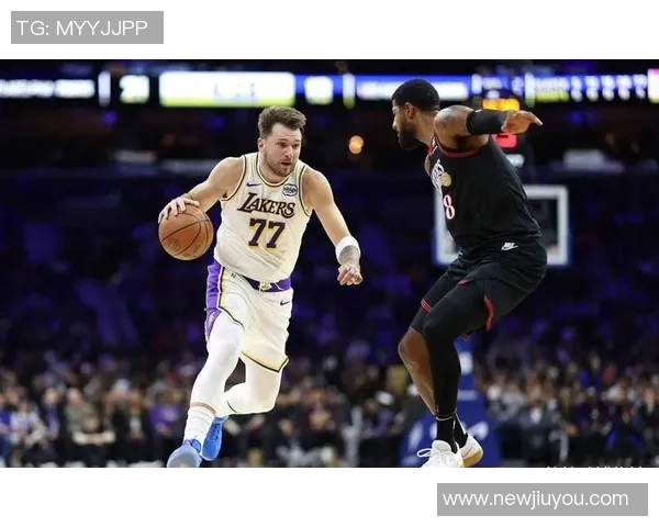 东契奇荣膺11月16日NBA最佳球员展现超凡实力与领导力 东契奇荣膺11月16日NBA最佳球员展现超凡实力与领导力