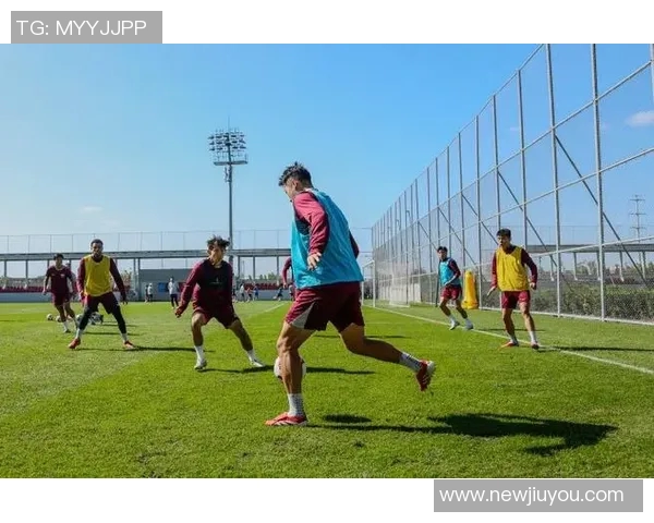 海港队结束假期重返训练全力备战中超收官战争取佳绩 海港队结束假期重返训练全力备战中超收官战争取佳绩