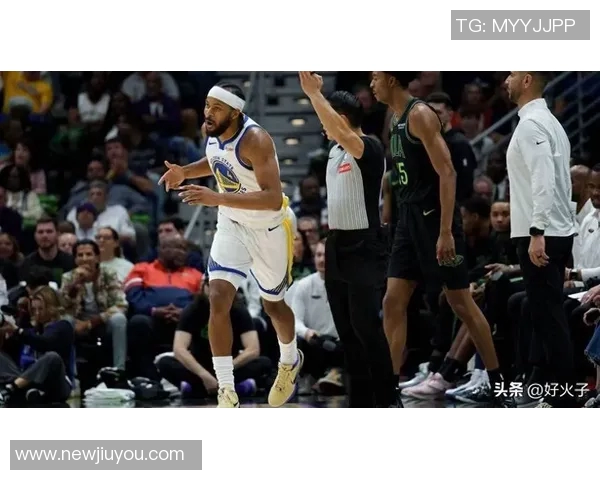 理查德成为球队历史第三位新秀单场30分5三分与库里穆迪并肩前行